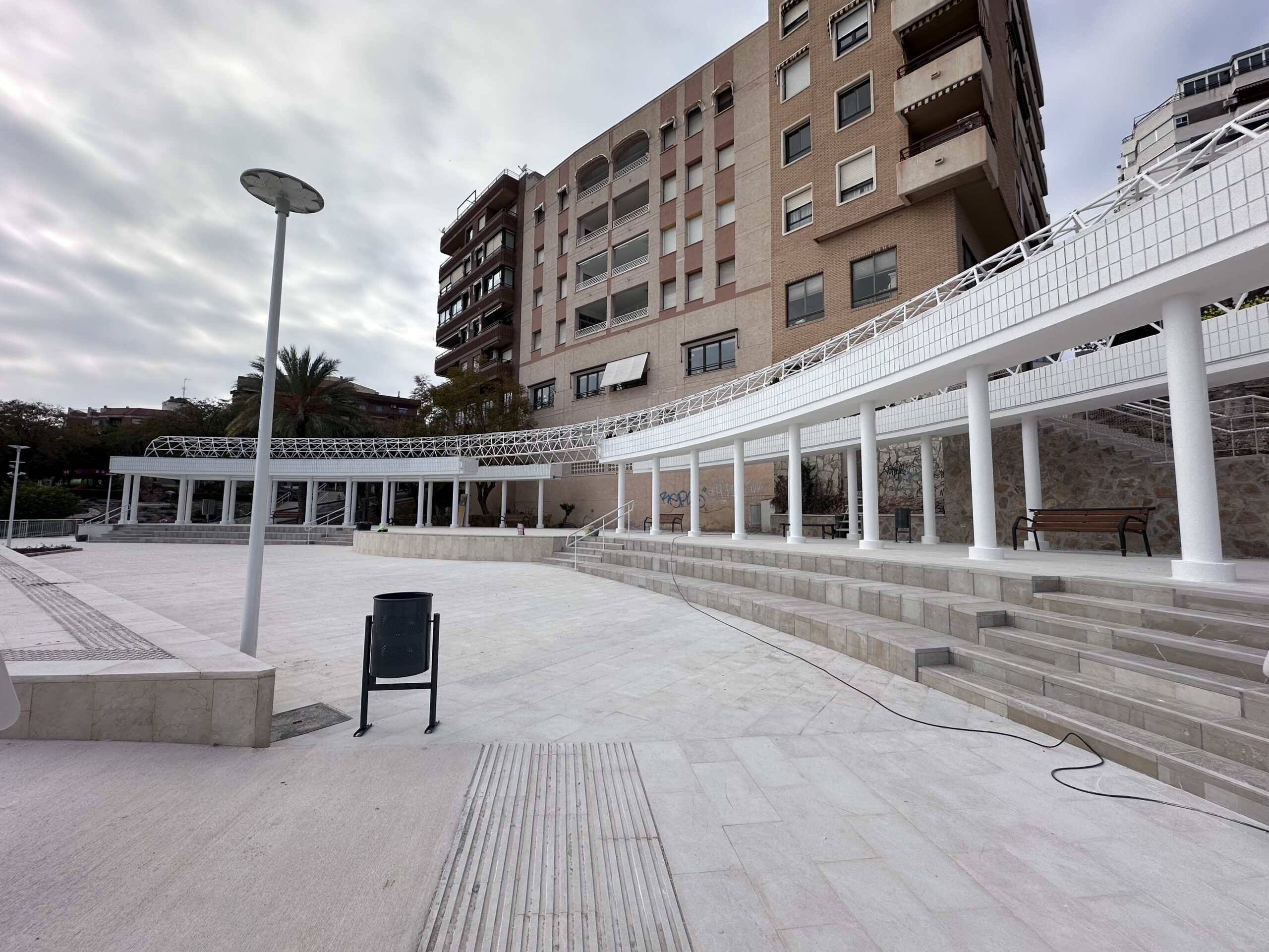 Reforma de local comercial en Alicante por Osaka Building
